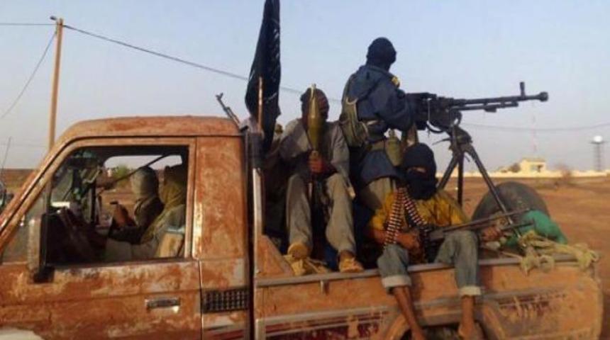 Esad'ın konvoyuna silahlı saldırı!