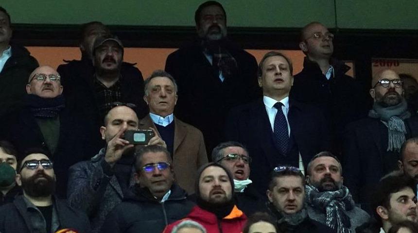 Ahmet Nur Çebi ilk yarı sonunda stattan ayrıldı