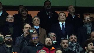 Ahmet Nur Çebi ilk yarı sonunda stattan ayrıldı