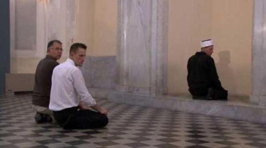 Bayram namazı 3 kişi ile kılındı