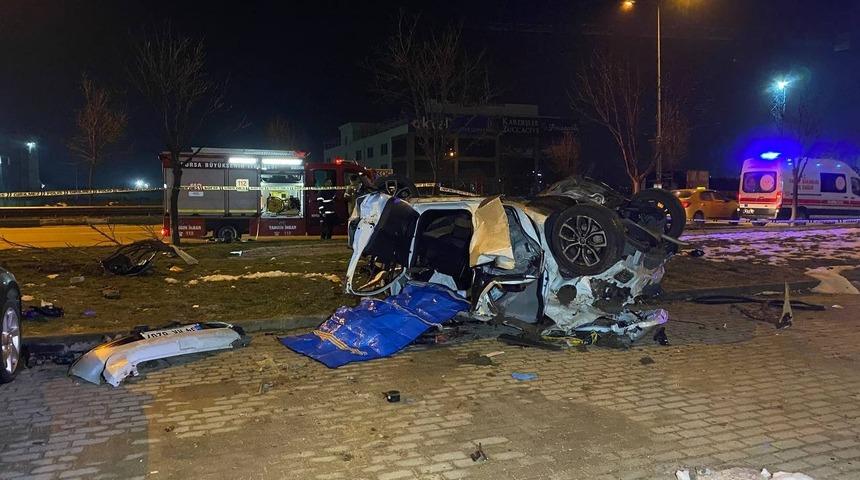 Bursa'da feci kaza! Taklalar atarak metrelerce sürüklendi: 2 ölü