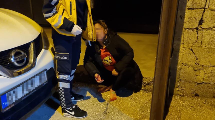 Kapısını kırarak girdiği evde kız arkadaşına dehşeti yaşattı