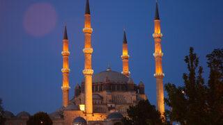 Berat Kandili ne zaman 2022? Hangi ibadetler yapılır? İşte Berat Kandili'nde yapılması gereken dualar, namazlar, tesbihler ve zikirler!