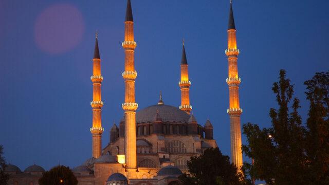 Berat Kandili ne zaman 2022? Hangi ibadetler yapılır? İşte Berat Kandili'nde yapılması gereken dualar, namazlar, tesbihler ve zikirler!