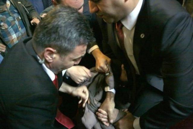 Kılıçdaroğlu na Meclis te yumruklu saldırı 1