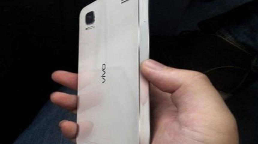 2K &ccedil;&ouml;z&uuml;n&uuml;rl&uuml;kl&uuml; akıllı telefon geliyor