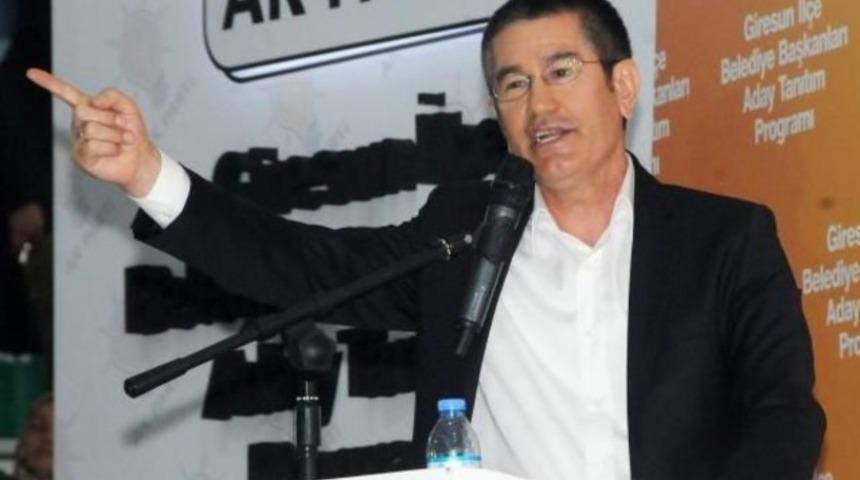 Canikli'nin kürsüde konuşurken tabancası göründü