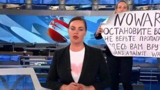 Gazetecinin yaptığı hareket olay olmuştu! Marina Ovsyannikova'dan haber alınamıyor