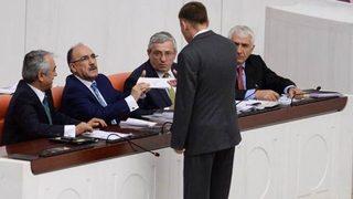 Meclis'te şaşkınlık yaratan o an!