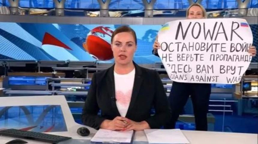 Marina Ovsyannikova: Rusya televizyonunda Ukrayna'nın işgalini protesto etmesi sonrası haber alınamayan editör