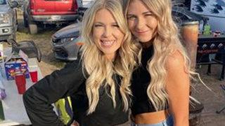 Genç yaşta anne oldu! Görenler gözlerine inanamadı: Bizi kardeş sanıyorlar