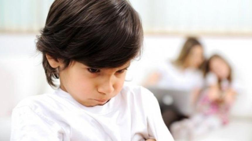 Evin i&ccedil;indeki kriz; kardeş kıskan&ccedil;lığı