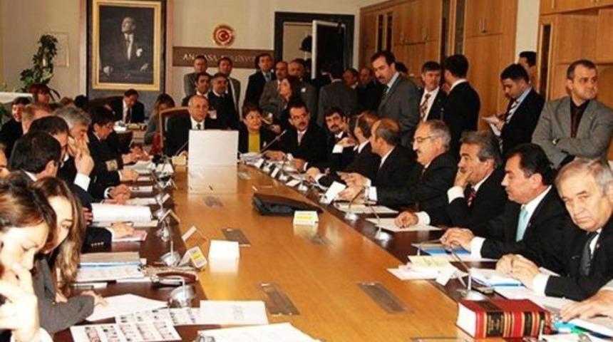 &lsquo;Demokratikleşme Paketi&lsquo; kabul edildi