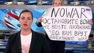 Rusya'da canlı yayında savaş karşıtı pankart açan editör: 14 saatten fazla sorguladılar