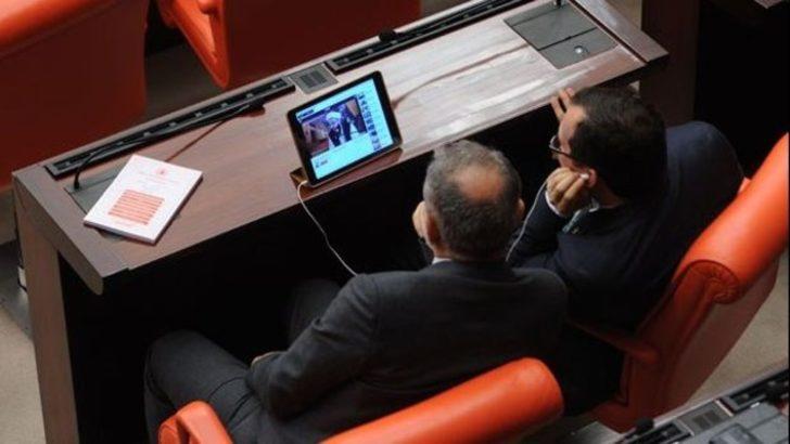 AKP'li vekiller Meclis'te Cübbeli'yi izledi