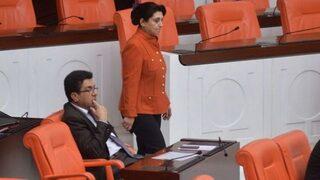 Leyla Zana, Meclis'e pantolon ile geldi