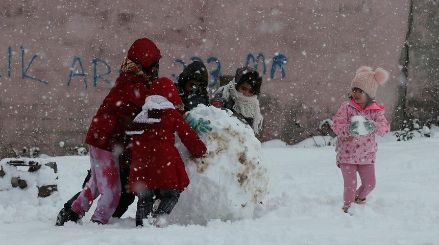 16 Mart Çarşamba okullar tatil mi? Kar tatili olan il ve ilçeler hangileri? Hangi illerde okullar tatil edildi? 16 Mart 2022 Çarşamba