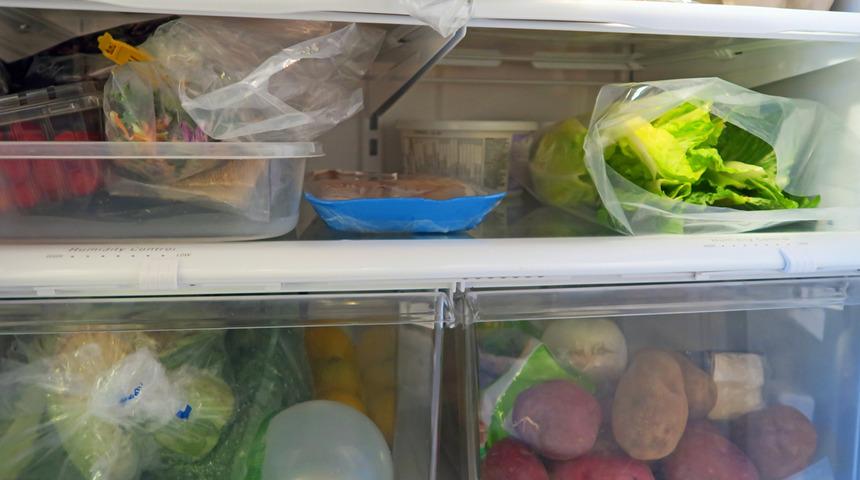 Ölümcül hata: Buzdolabına asla girmemesi gereken yiyecekler! Kansere neden oluyor
