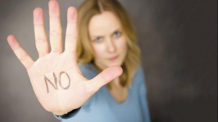 Şiddet g&ouml;ren kadınlar m&uuml;lteci sayılacak