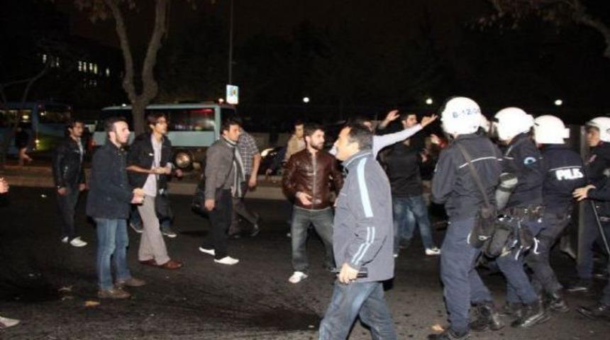 Marmara Üniversitesi'nde karşıt görüşlü iki grup arasında kavga çıktı