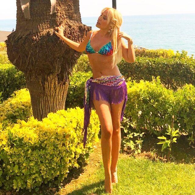 45 yaşındaki Lerzan Mutlu bikinili pozuyla Instagram'ı salladı! 'İnsan hiç mi yaşlanmaz!'