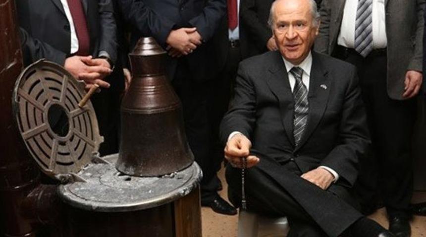 Bahçeli'den soba başında tesbihli poz