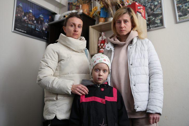 Ukraynalı anne, savaşı "oyun" sanan kızıyla Antalya'ya kardeşinin yanına sığındı G3