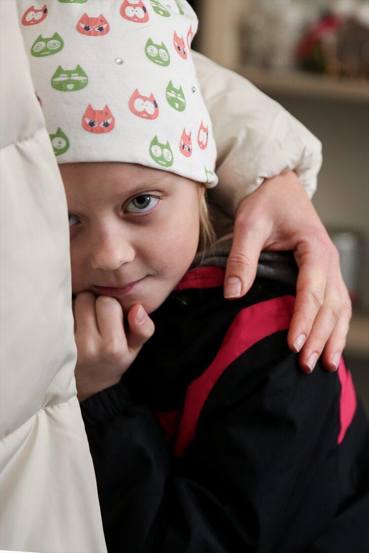 Ukraynalı anne, savaşı "oyun" sanan kızıyla Antalya'ya kardeşinin yanına sığındı G4