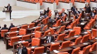 Meclis'te Kamer Genç protestosu