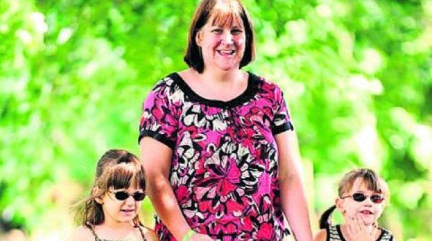 Anneleri onları körlüğe hazırlıyor