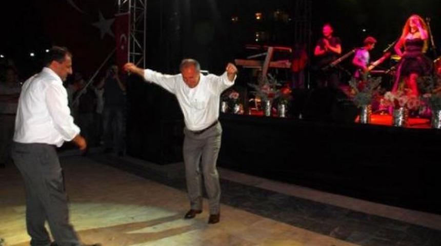 Bunu B&uuml;lent Arın&ccedil;'a kapak olarak g&ouml;nderiyorum