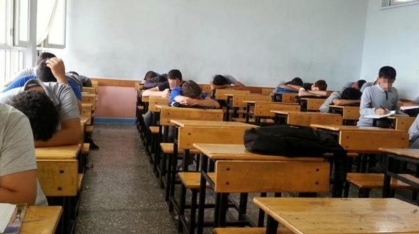 Sınıfı uyuyan öğretmene suç duyurusu