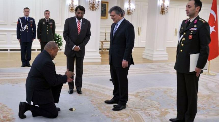 Cumhurbaşkanı Gül ‘vaka cobocobo’ selamına şaşırdı