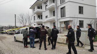 Balkondan komşularına ateş eden kadın iki kişiyi vurdu