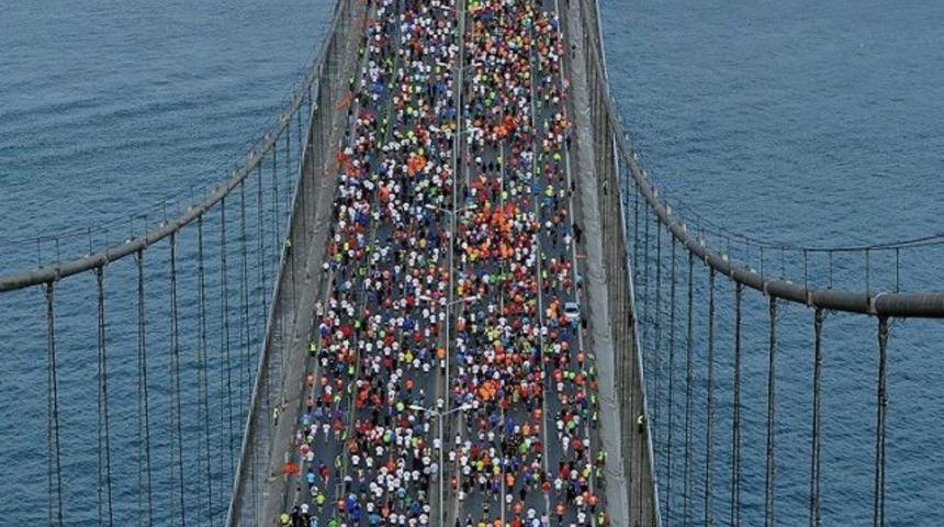 Maratoncular bu kez k&ouml;pr&uuml;y&uuml; y&uuml;r&uuml;yerek ge&ccedil;ecek