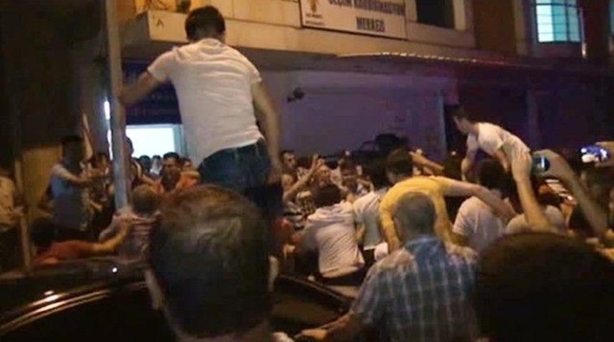 Meclis kavgası sokağa taştı