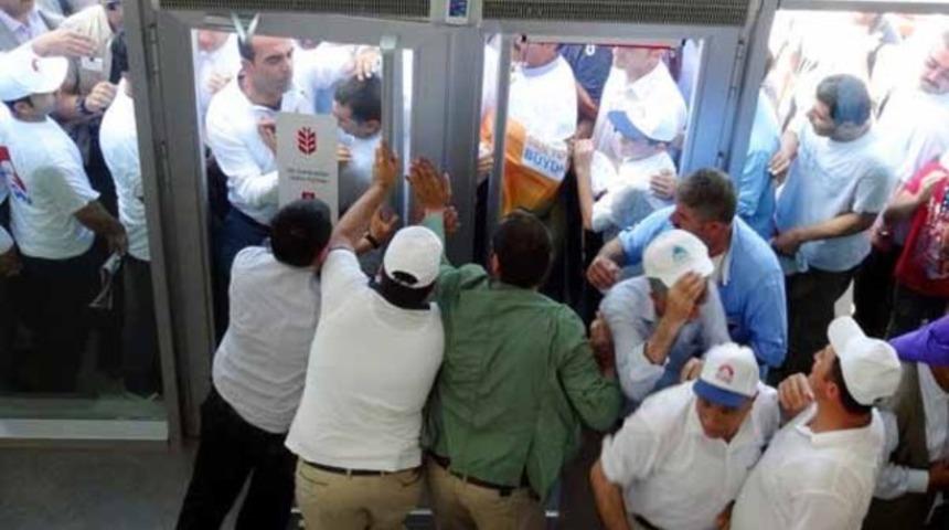 Bankada Erdoğan izdihamı