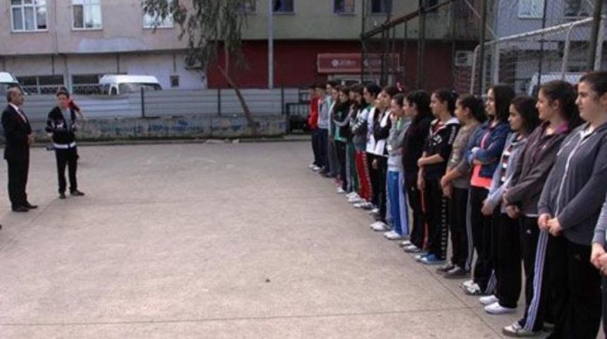 AK Parti'li adayın sosyal medyada tepki çeken fotoğrafı