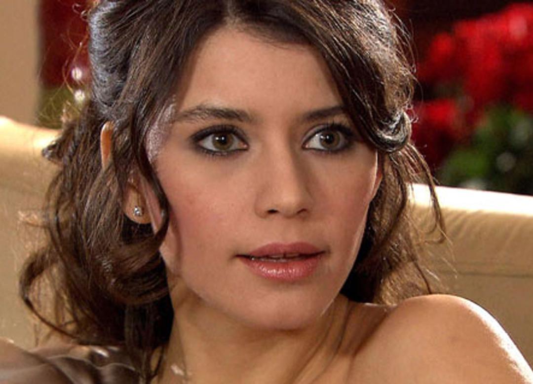 Beren Saat annesini paylaştı! Kenan Doğulu&rsquo;nun kayınvalidesini g&ouml;ren inanamadı! "G&uuml;zelliğin kaynağı belli oldu"