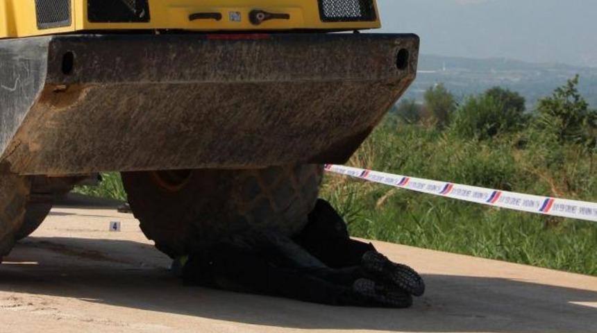 Silindirin altında feci &ouml;l&uuml;m!