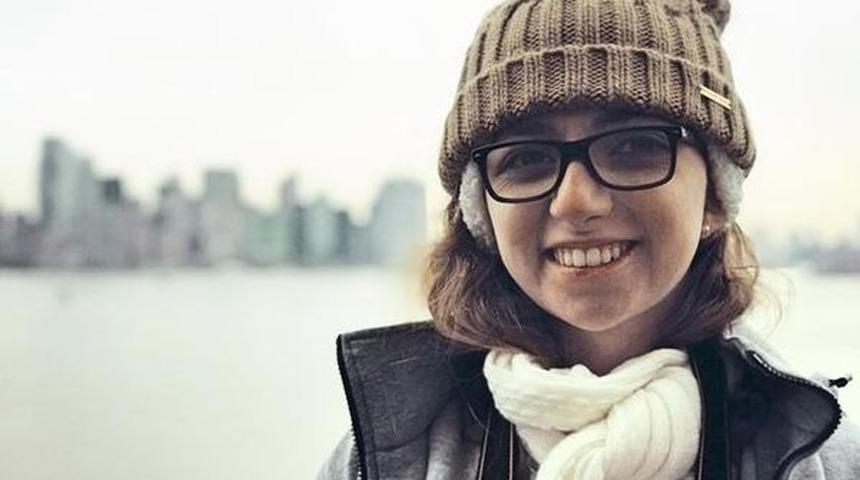 Artık saklanmıyor! Köpekler tarafından 800 defa ısırılan genç kadın, yüzünü ortaya çıkardı