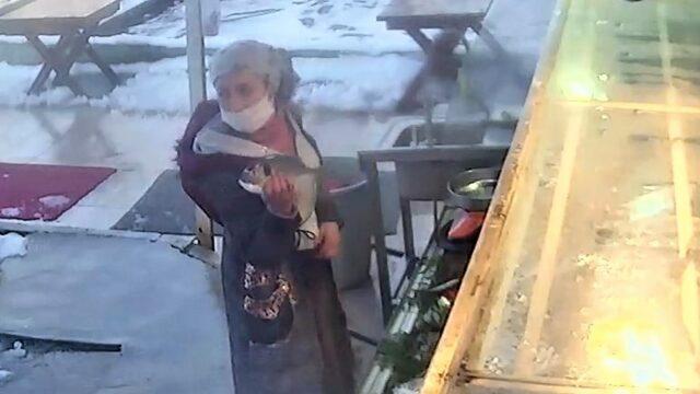 Kadıköy'de pes dedirten hırsızlık! Şalvarlarına doldurup doldurup çaldılar: Kılçıkları boğazlarına takılsın