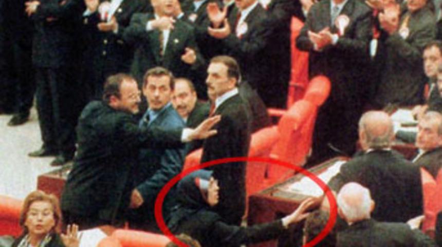 Merve Kavakçı trilyon istiyor