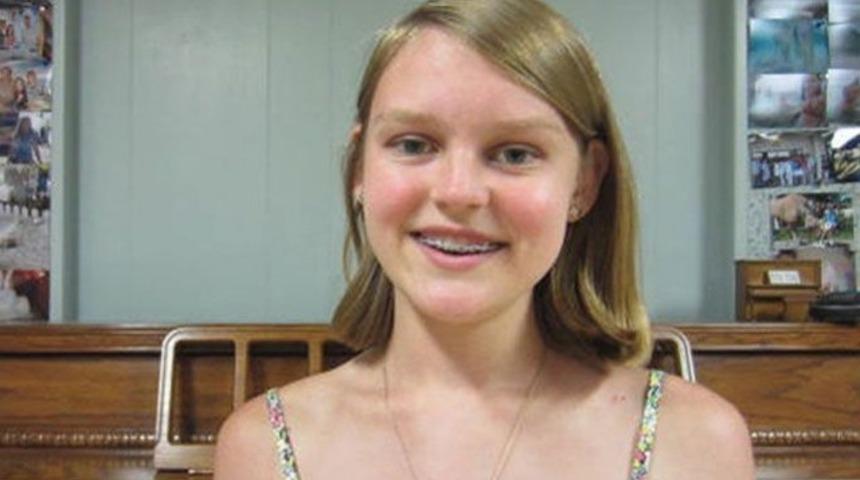 Bu gen&ccedil; kız, genetik olarak 3 kişinin &ccedil;ocuğu