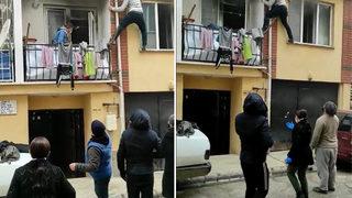 Eskişehir'de yangın paniği! Evde mahsur kalan çifti böyle kurtarmaya çalıştılar