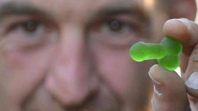 Erkek cinsel organı şeklindeki jelibona ebeveynlerden büyük tepki