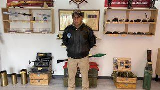 Evinin bodrum katını müzeye çevirdi! Şehitlerin her biri için fidan dikti