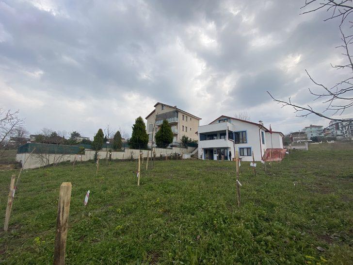 Evinin bodrum katını müzeye çevirdi! Şehitlerin her biri için fidan dikti G3