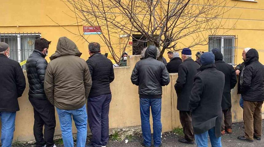 Tartıştığı babasını öldürüp başında bekledi! Yakınları kriz geçirdi: Öyle birisi değildi
