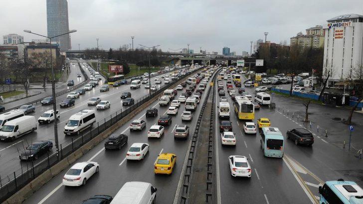 Meteoroloji, AKOM ve AFAD peş peşe uyardı, İstanbul'da kar korkusu trafiği kilitledi! İşte son durum